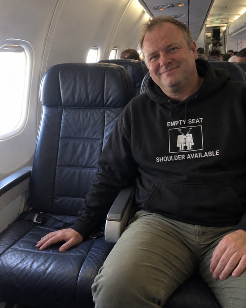 Empty Seat Shoulder Available - Hoodie divertido de viaje