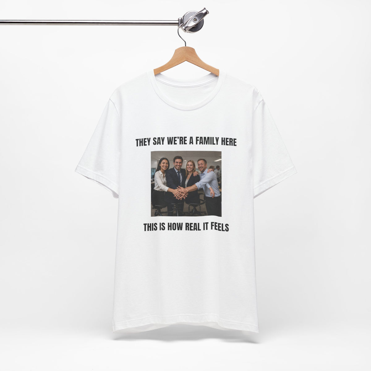 They Say We’re a Family Here - Camiseta divertida de oficina