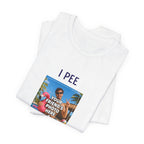 Detalle del estampado con foto personalizada de la camiseta I PEE IN POOLS